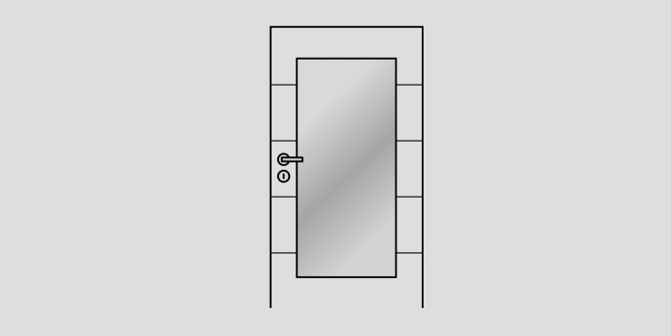 Abbildung einer einfarbigen Zimmertür mit Türdrücker und Schloss. Auf dem Türblatt sind vier Querrillen zu sehen, die im gleichen Abstand zueinander angeordnet sind und in der Mitte ist ein Lichtausschnitt.