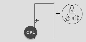 Abbildung einer einfarbigen Tür mit glatter Oberfläche, Türdrücker und Schloss. Links unten auf der Tür ist ein runder Störer platziert in dem der Hinweis "CPL" steht. Rechts neben der Tür sind drei Funktionssymbole Schloss, Feuer und Lärm abgebildet, die durch ein Pluszeichen mit der Tür verbunden sind.